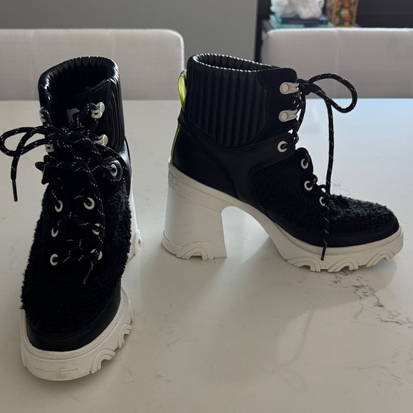 Sorel Waterproof Sherling Brex ChunkyHeel Booties in Black/Sea Salt Size 7.5 - Picture 2 of 11